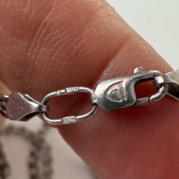 Elegant Silver Necklace with Yellow Gemstone - Picture 7 of 9